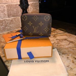 Louis Vuitton zippy coin purse